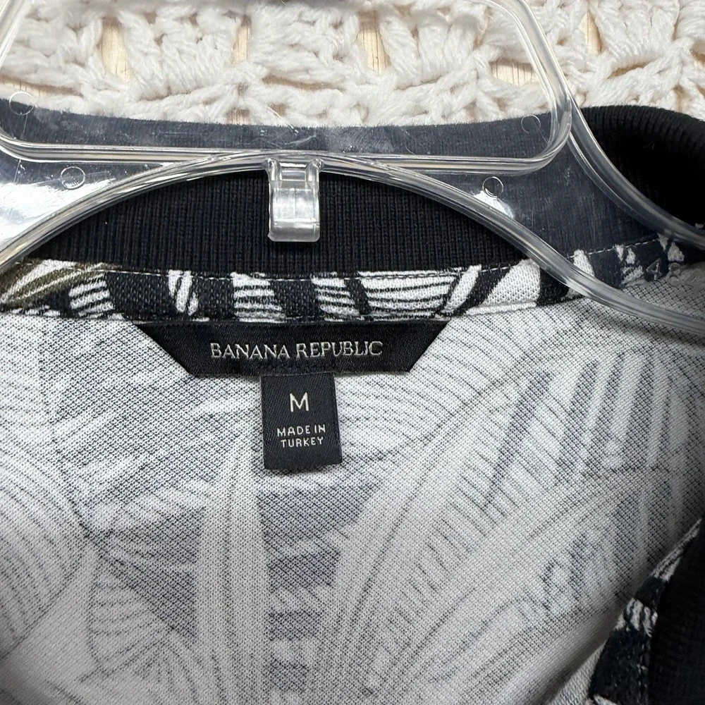 Banana Republic Polo Shirt Mens M Black White Short Sleeve Nature Leaf Print
